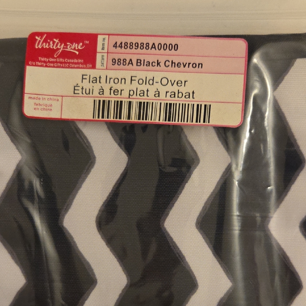 Thirty-One Black and White Chevron Fold-Over
